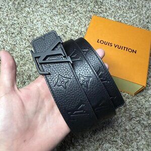 Black leather Louis Vuitton belt